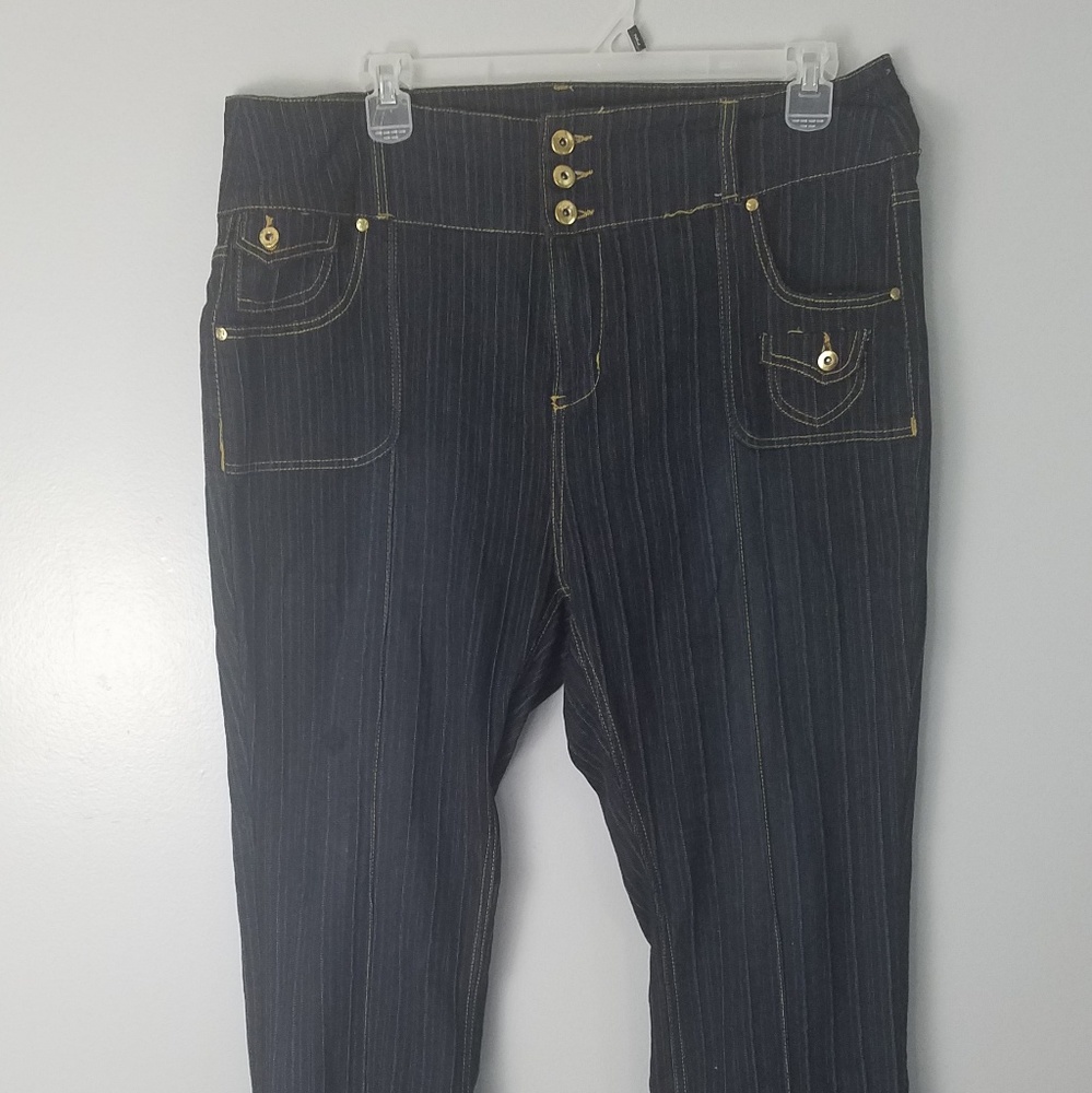 Wide leg blue jeans the yellow stitching